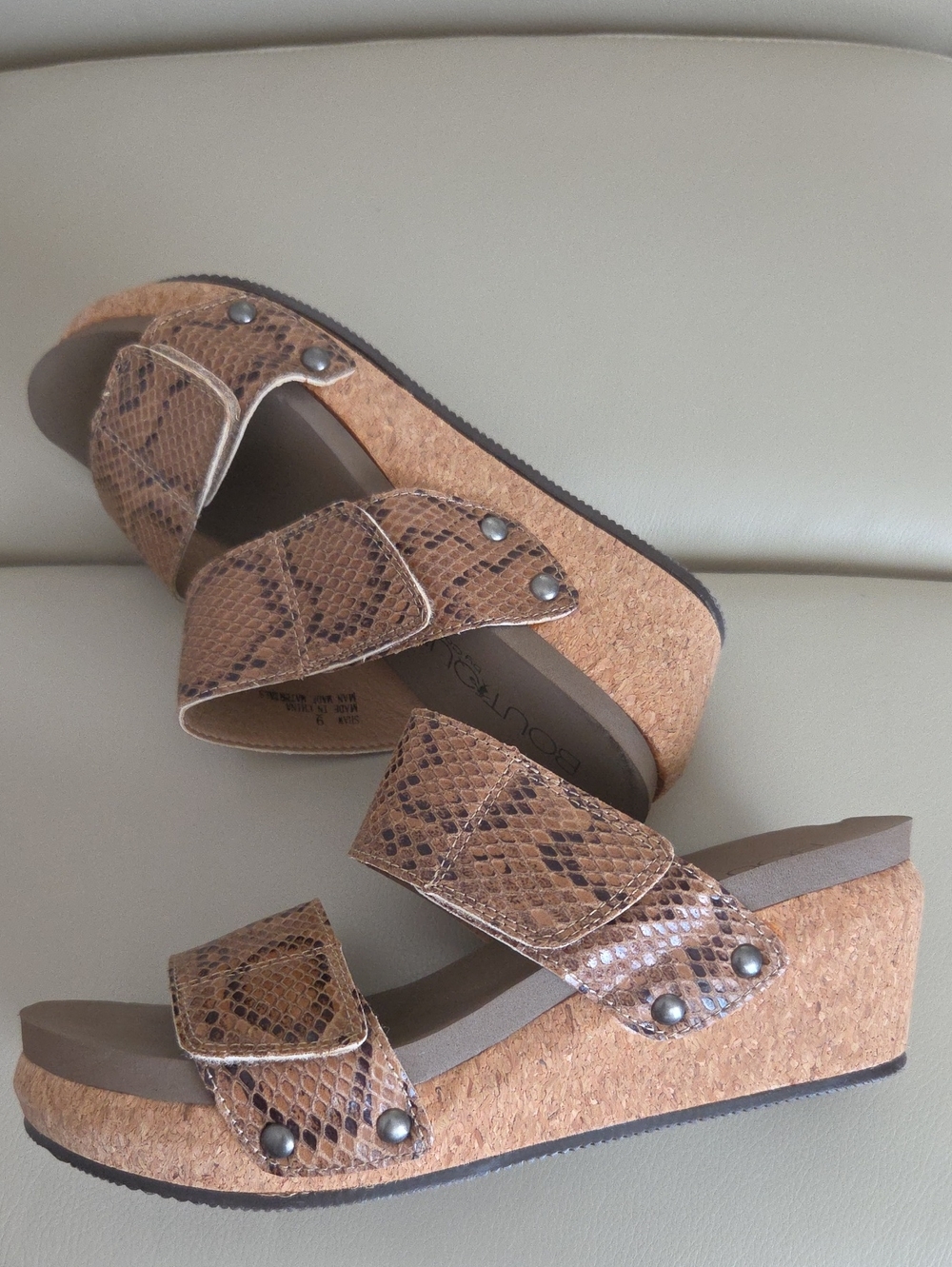 Boutique by  Corkys Tan Brown Snakeskin Platform Slide Sandals Size 9